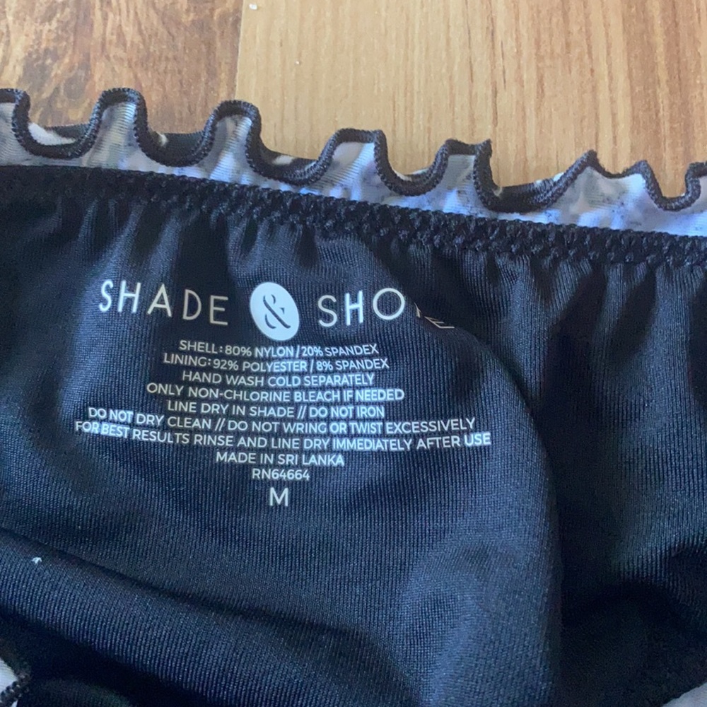 Ruffle cheeky swim suit bottoms M - Picture 3 of 3